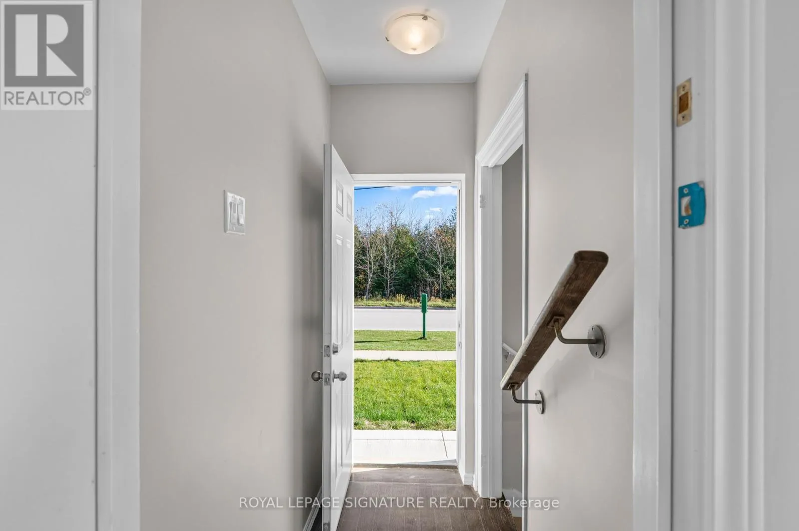 (BASEMENT SUITE) - 1 AITCHISON AVENUE