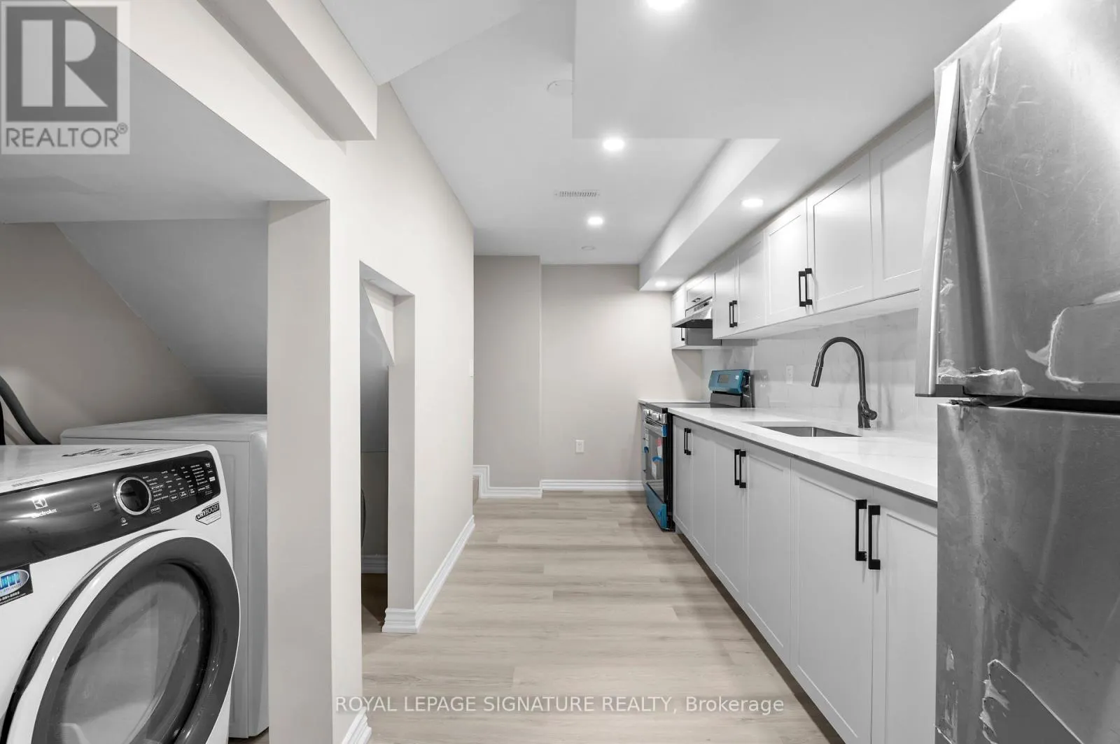 (BASEMENT SUITE) - 1 AITCHISON AVENUE