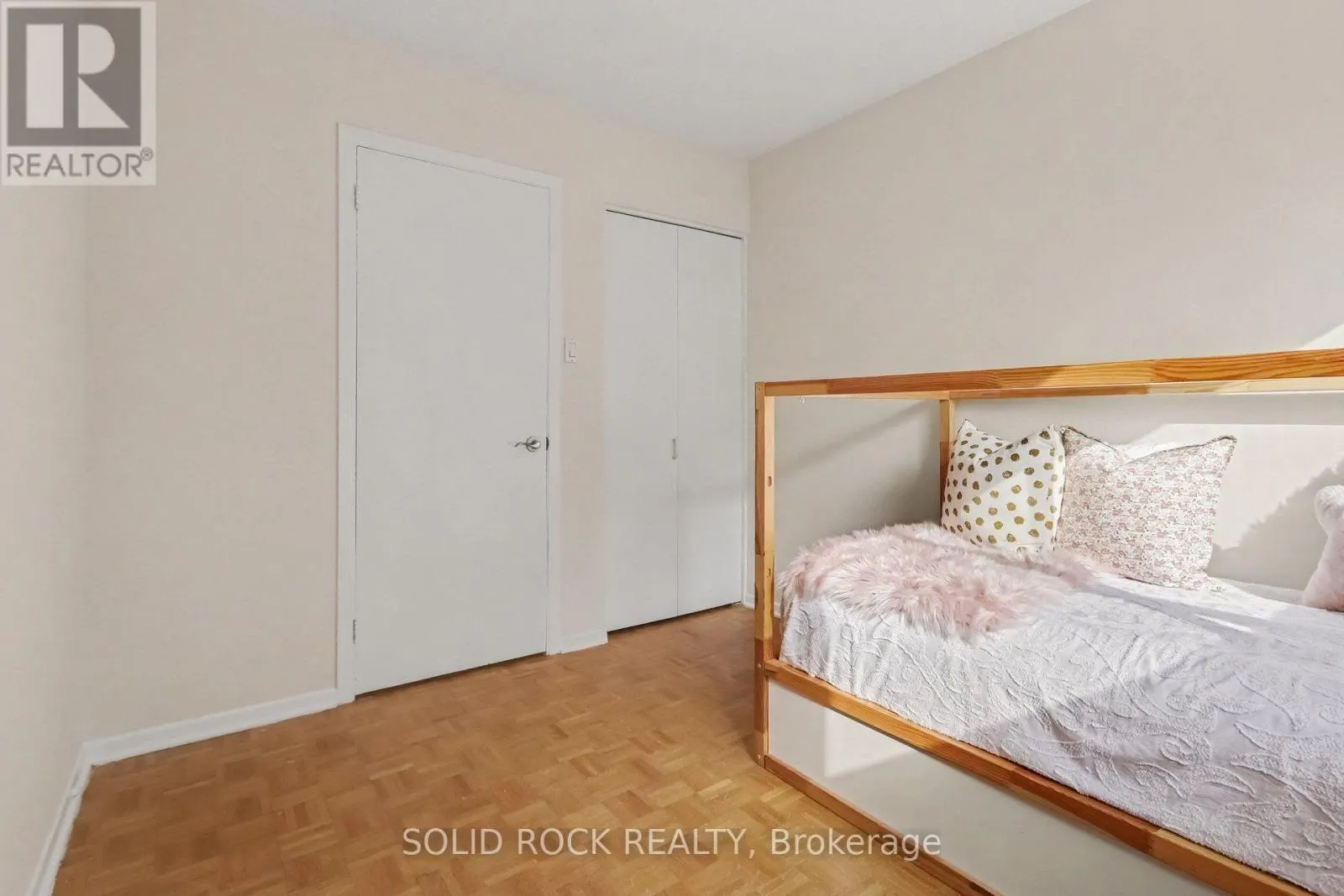 36 MEADOWBANK DRIVE