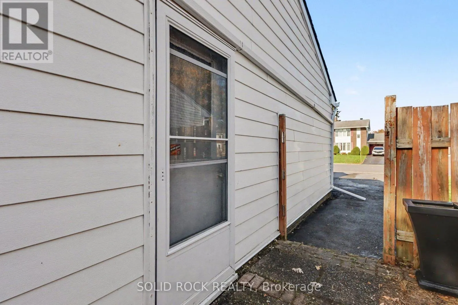 36 MEADOWBANK DRIVE