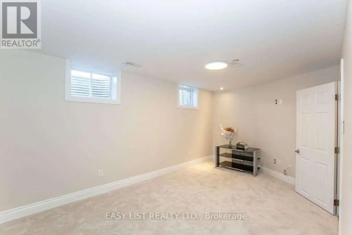 33 SPUR AVENUE