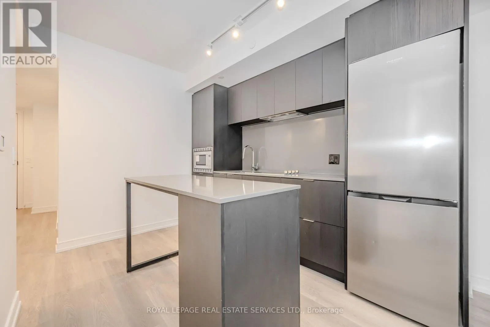 522 - 1 JARVIS STREET