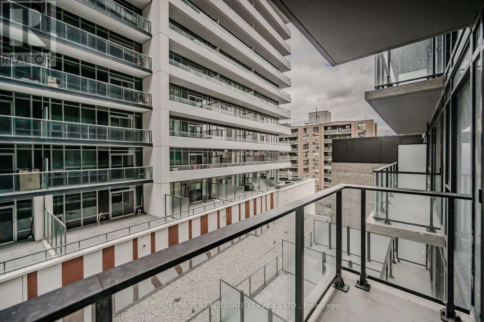 522 - 1 JARVIS STREET