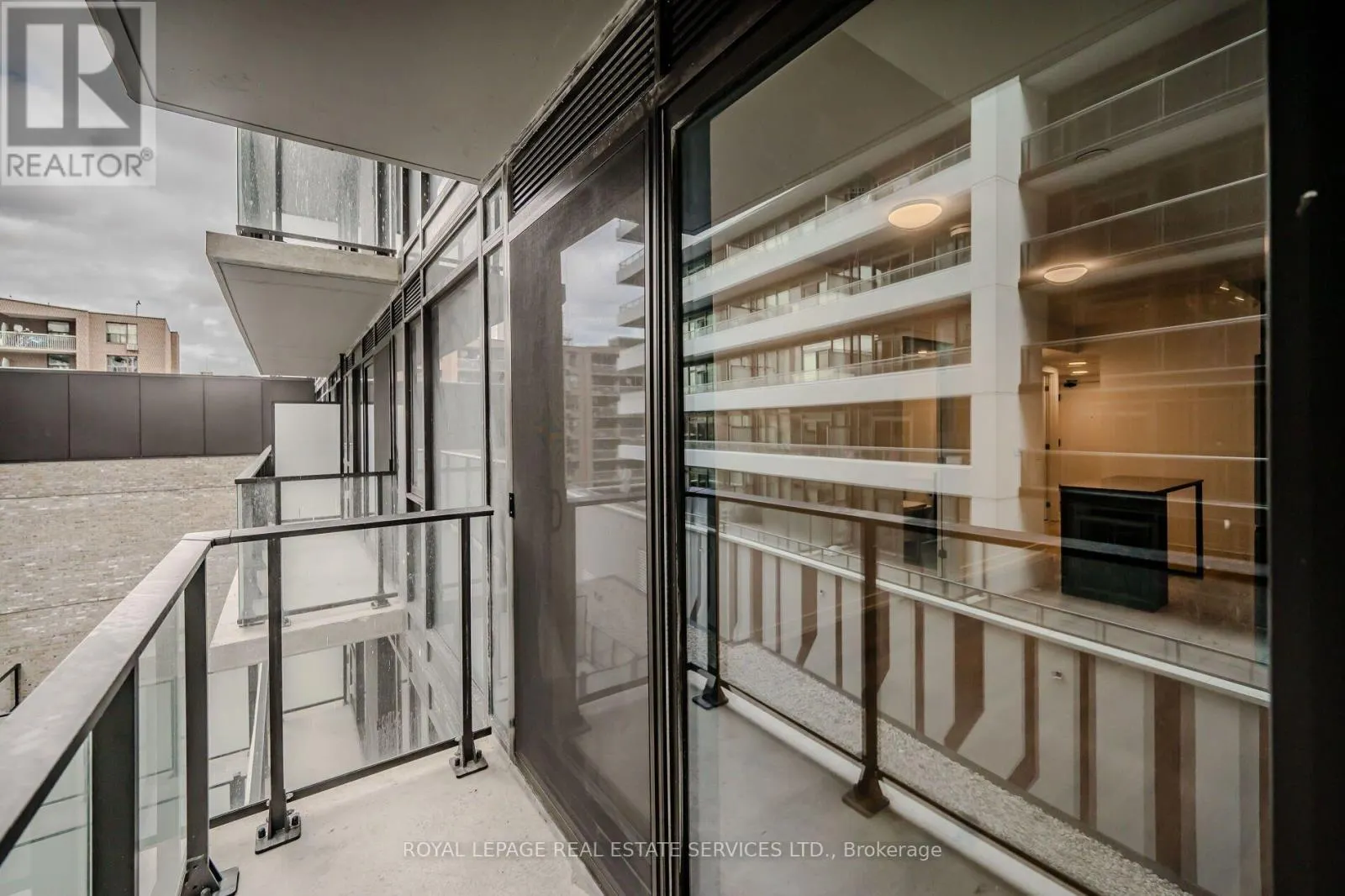 522 - 1 JARVIS STREET