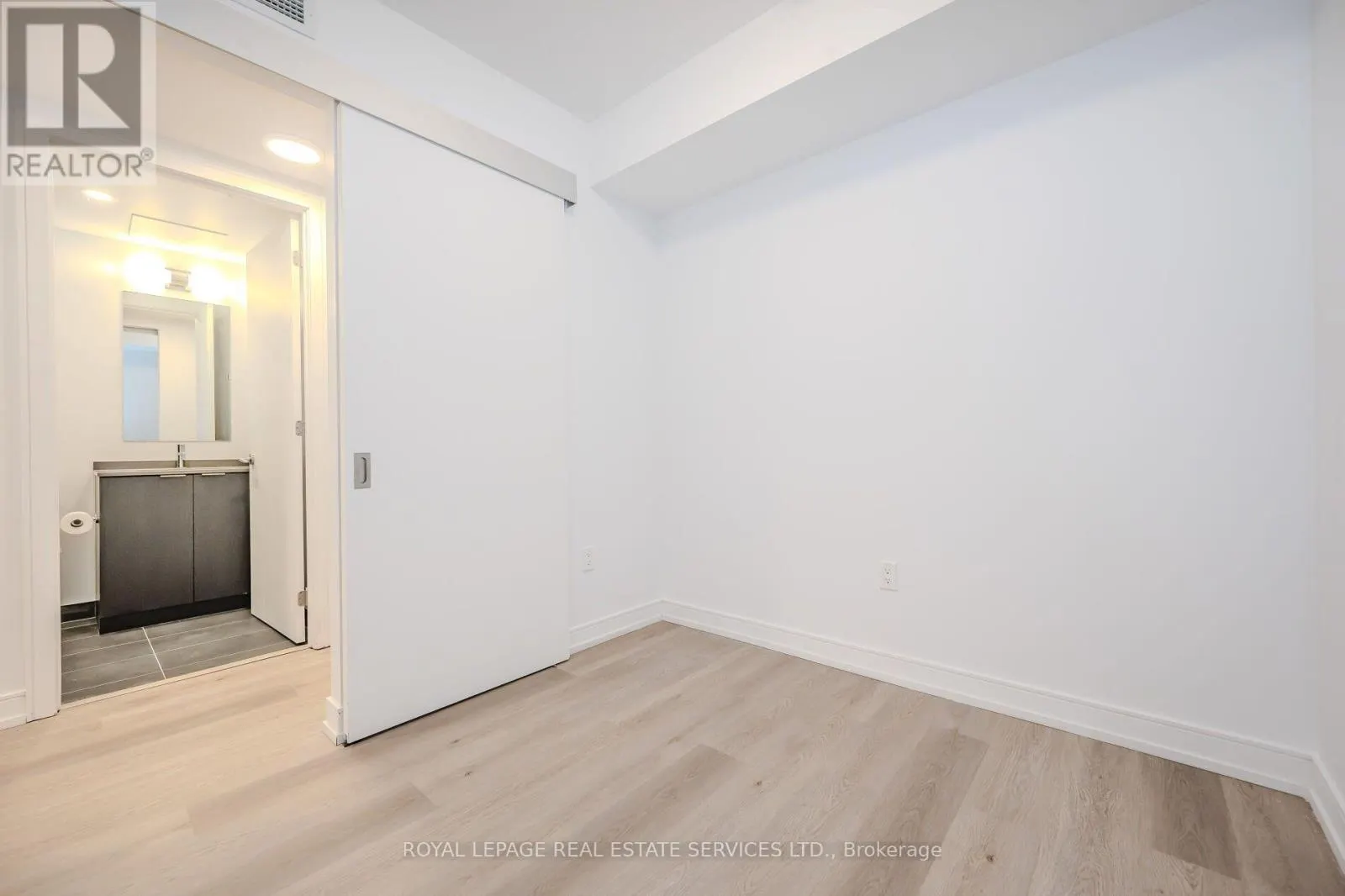 522 - 1 JARVIS STREET
