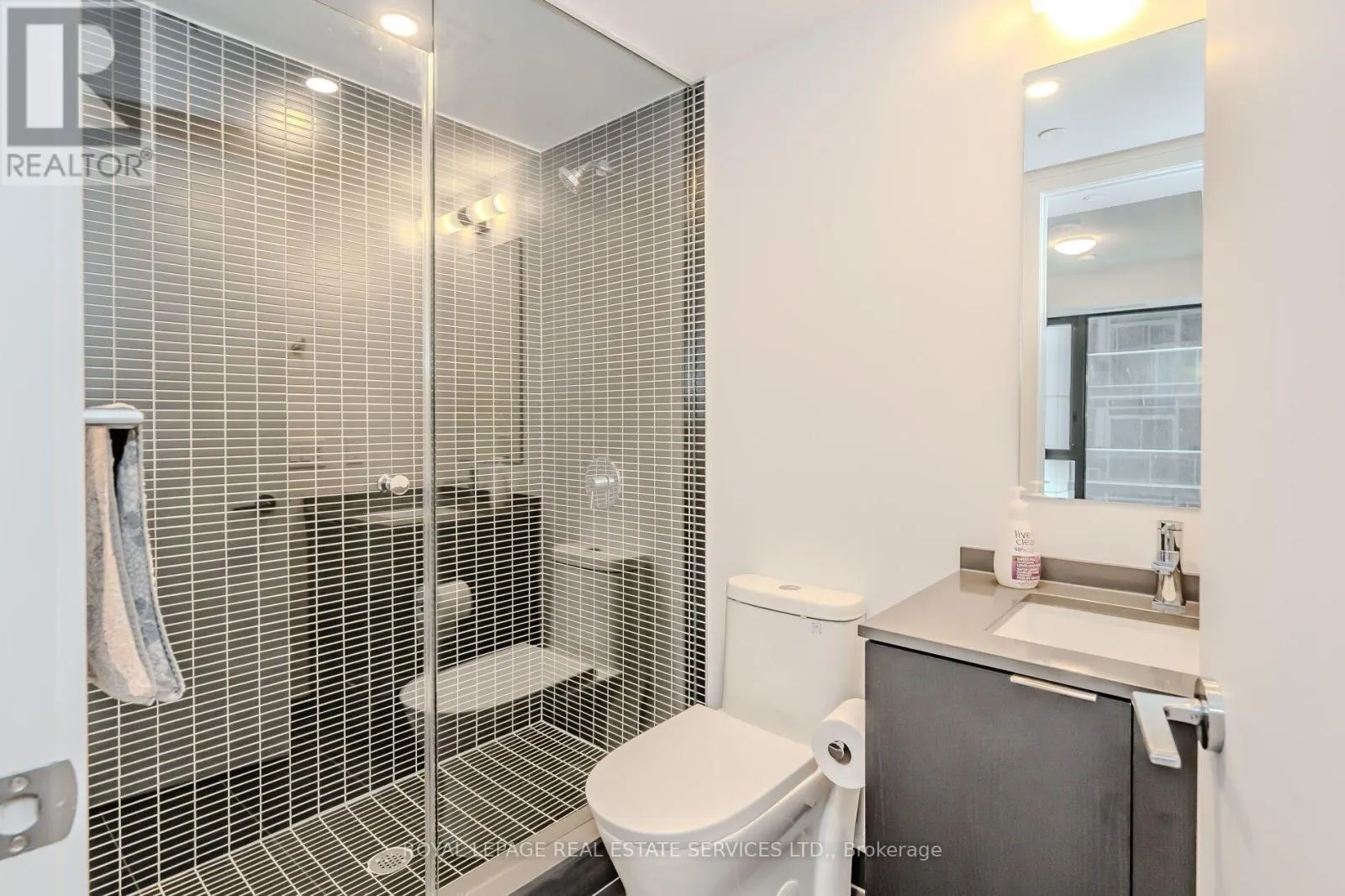522 - 1 JARVIS STREET