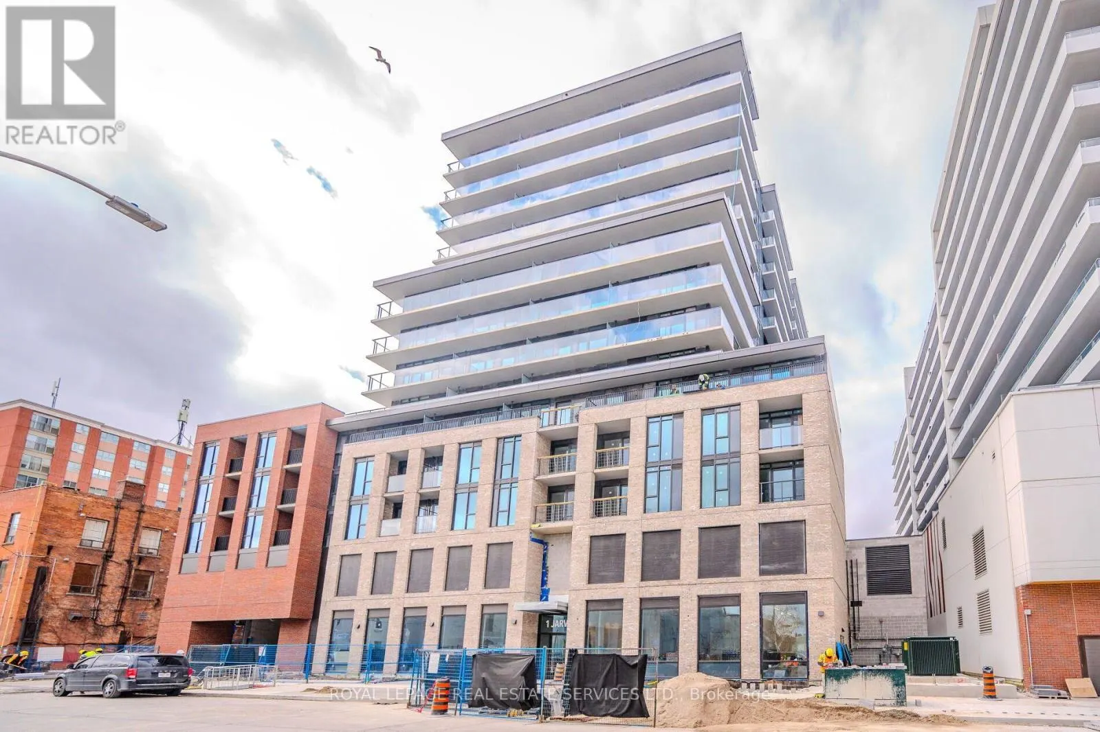 522 - 1 JARVIS STREET