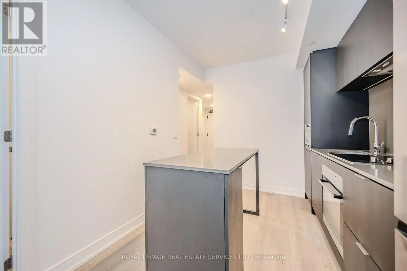 522 - 1 JARVIS STREET