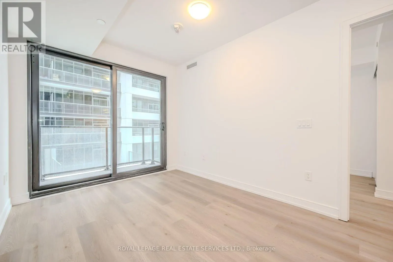 522 - 1 JARVIS STREET