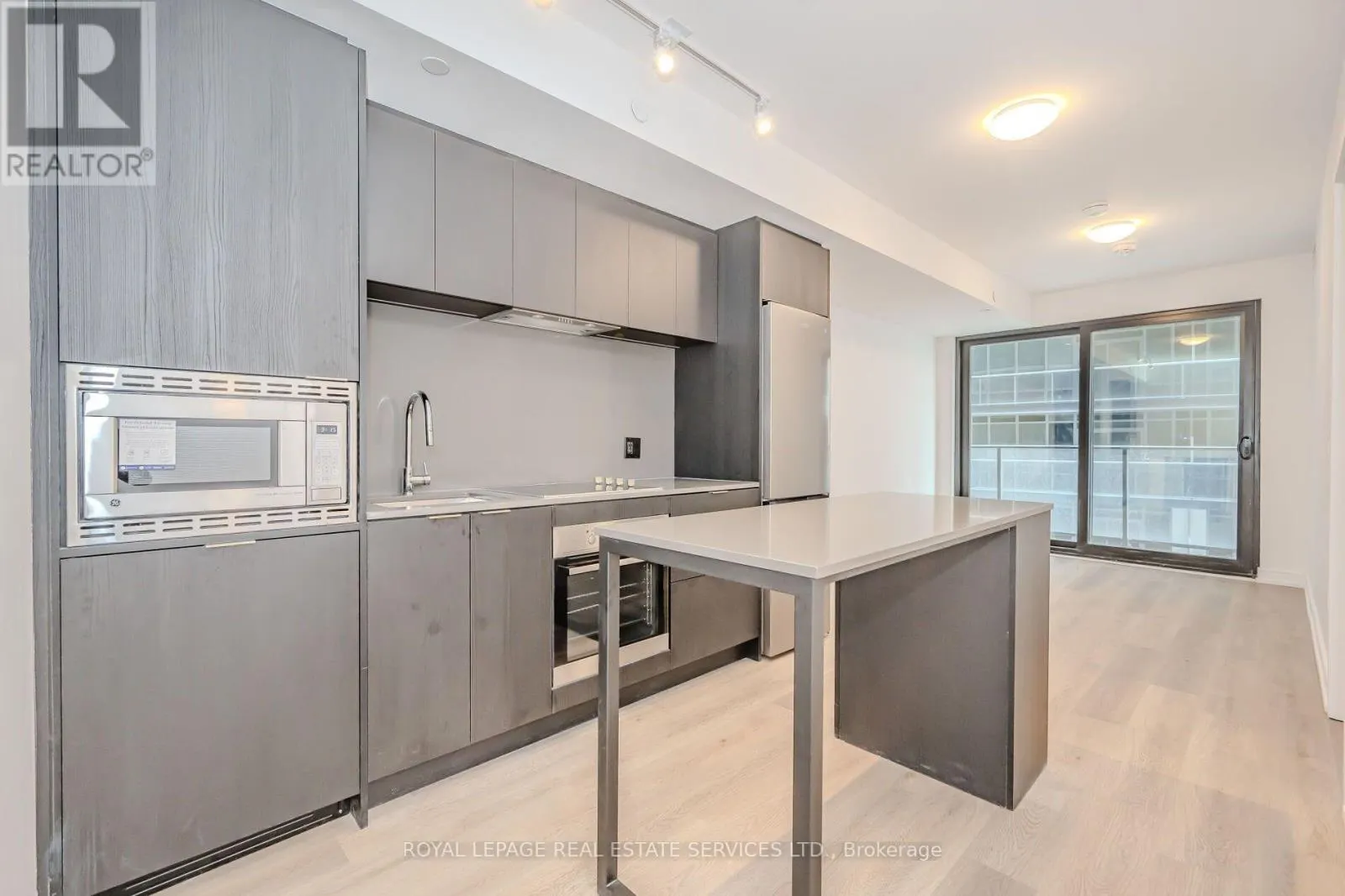 522 - 1 JARVIS STREET