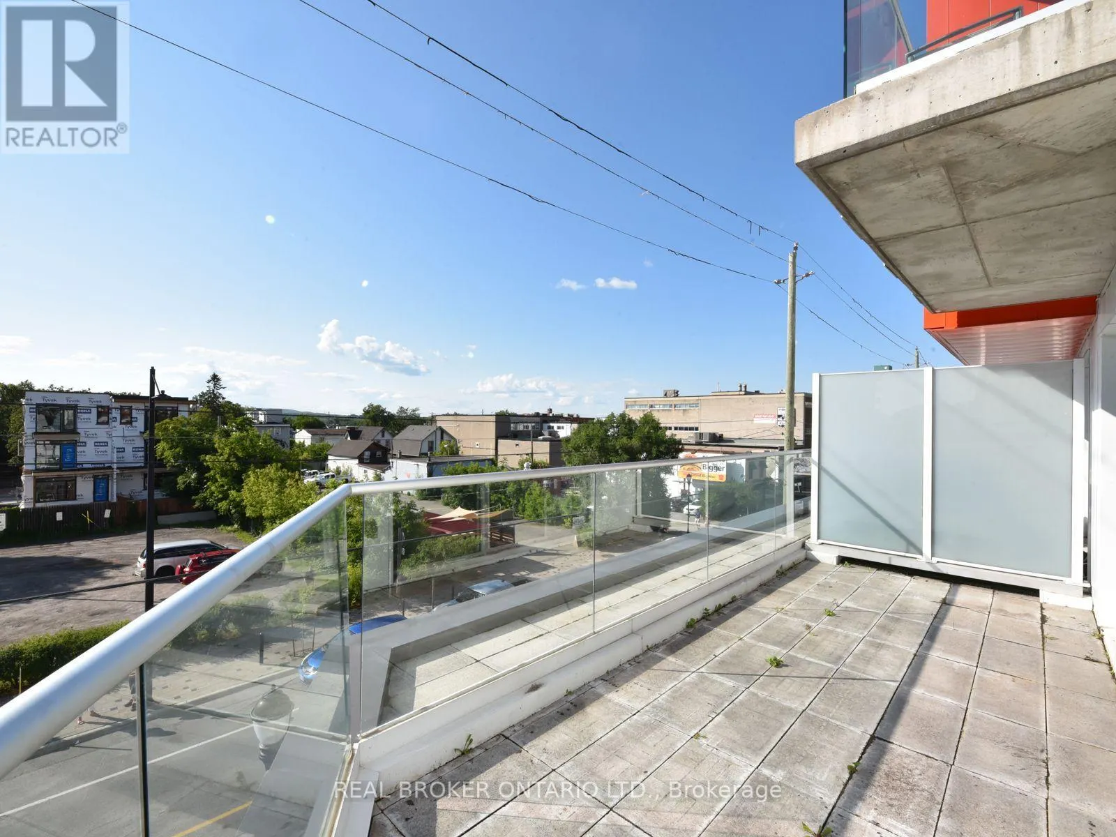 303 - 1000 WELLINGTON STREET W