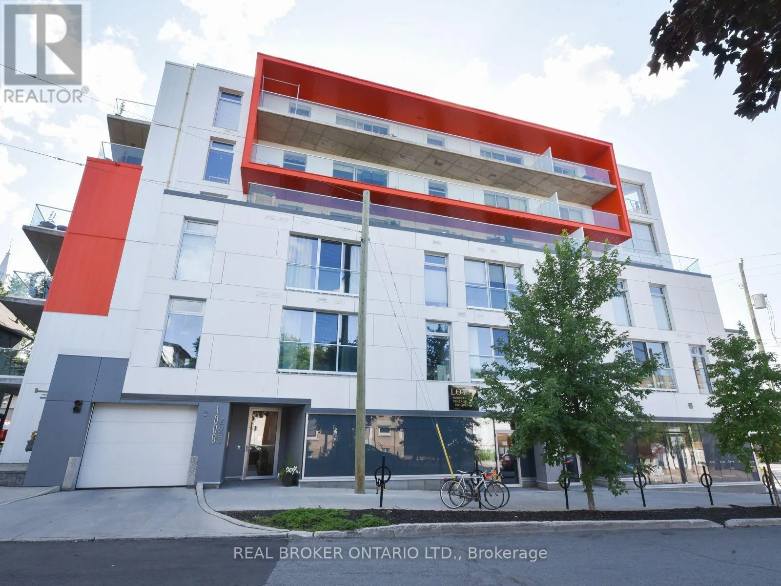303 - 1000 WELLINGTON STREET W