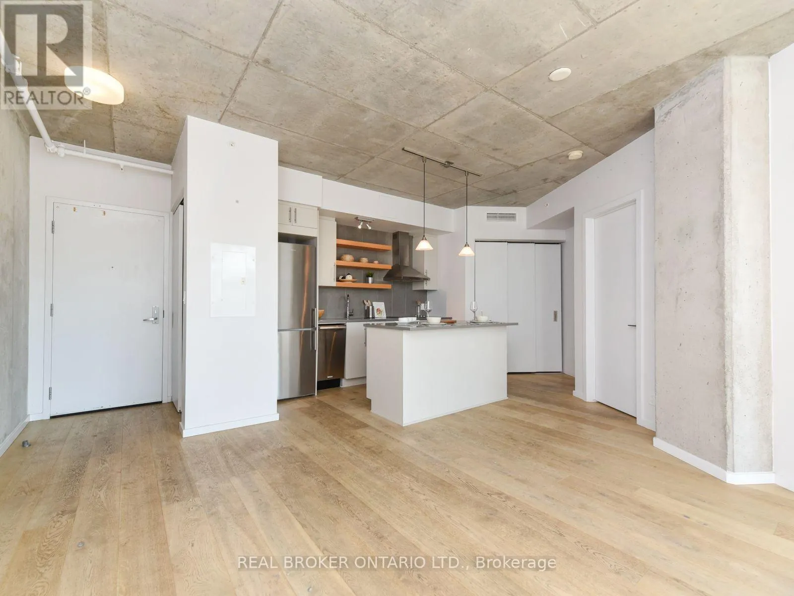303 - 1000 WELLINGTON STREET W