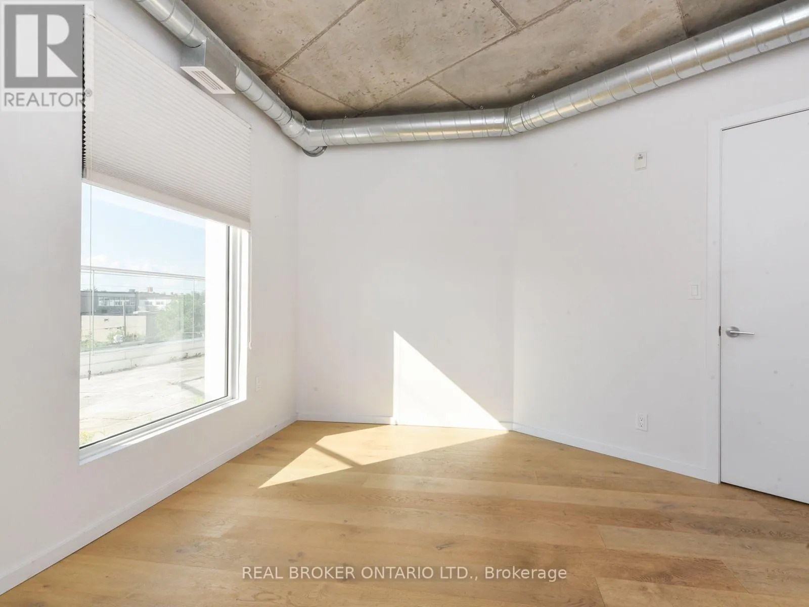 303 - 1000 WELLINGTON STREET W