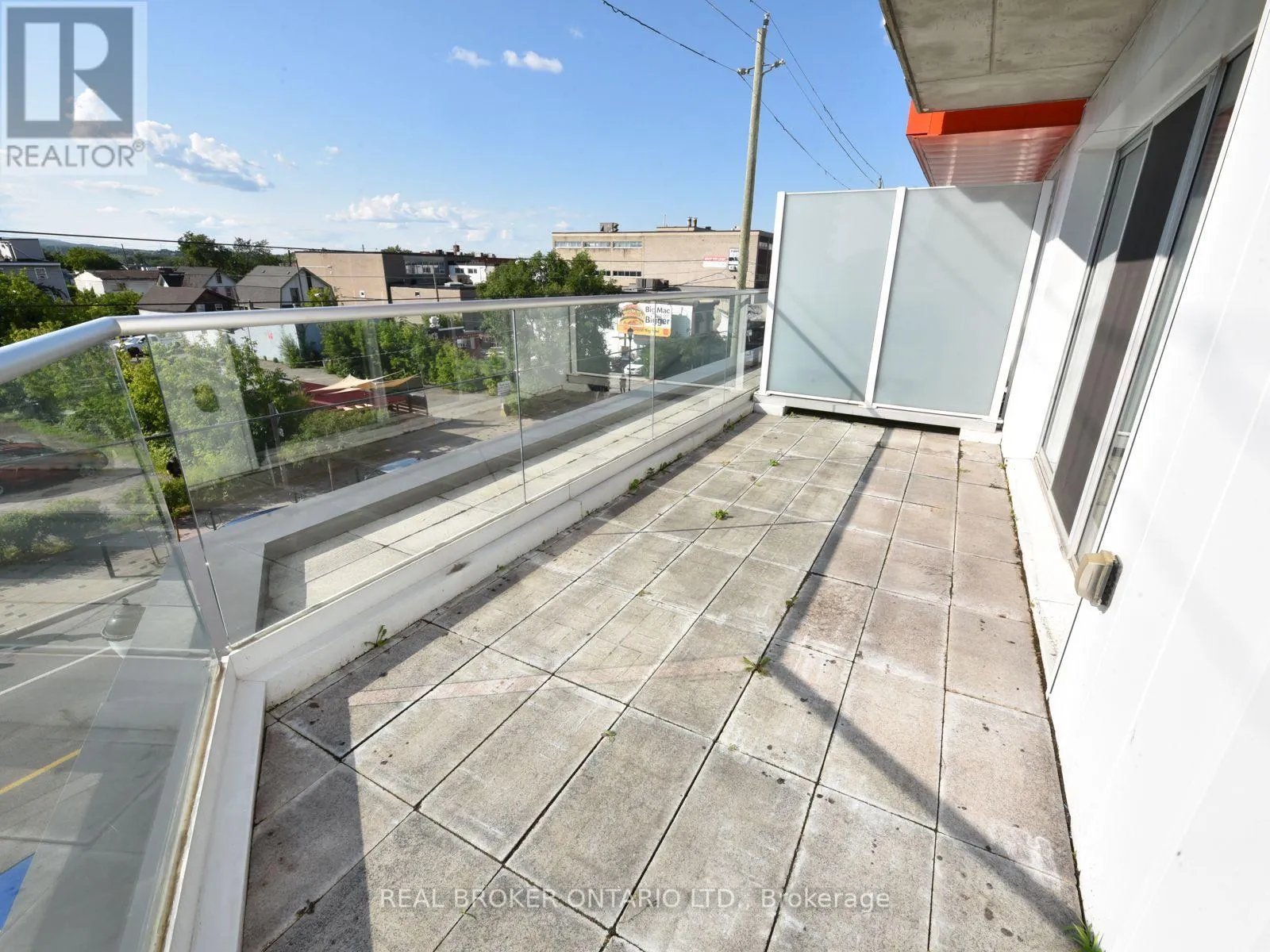303 - 1000 WELLINGTON STREET W
