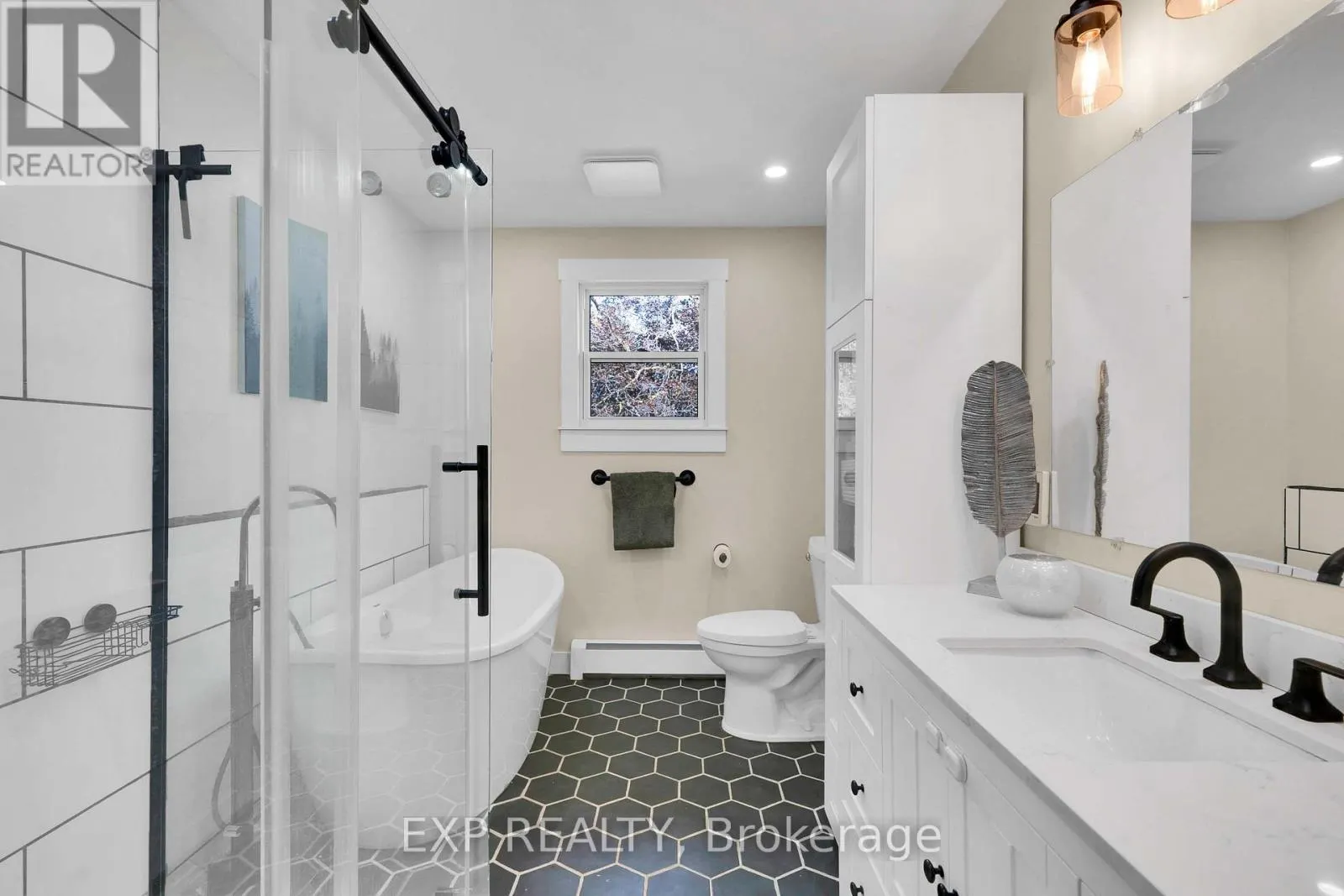 (MAIN LEVEL) - 314 FIRST AVENUE E