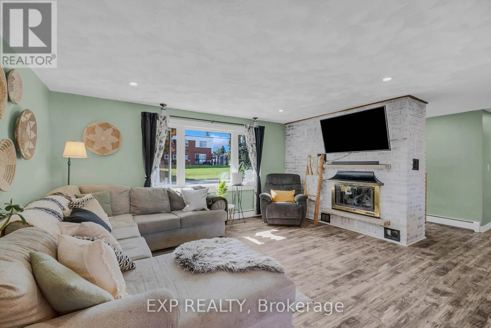 (MAIN LEVEL) - 314 FIRST AVENUE E