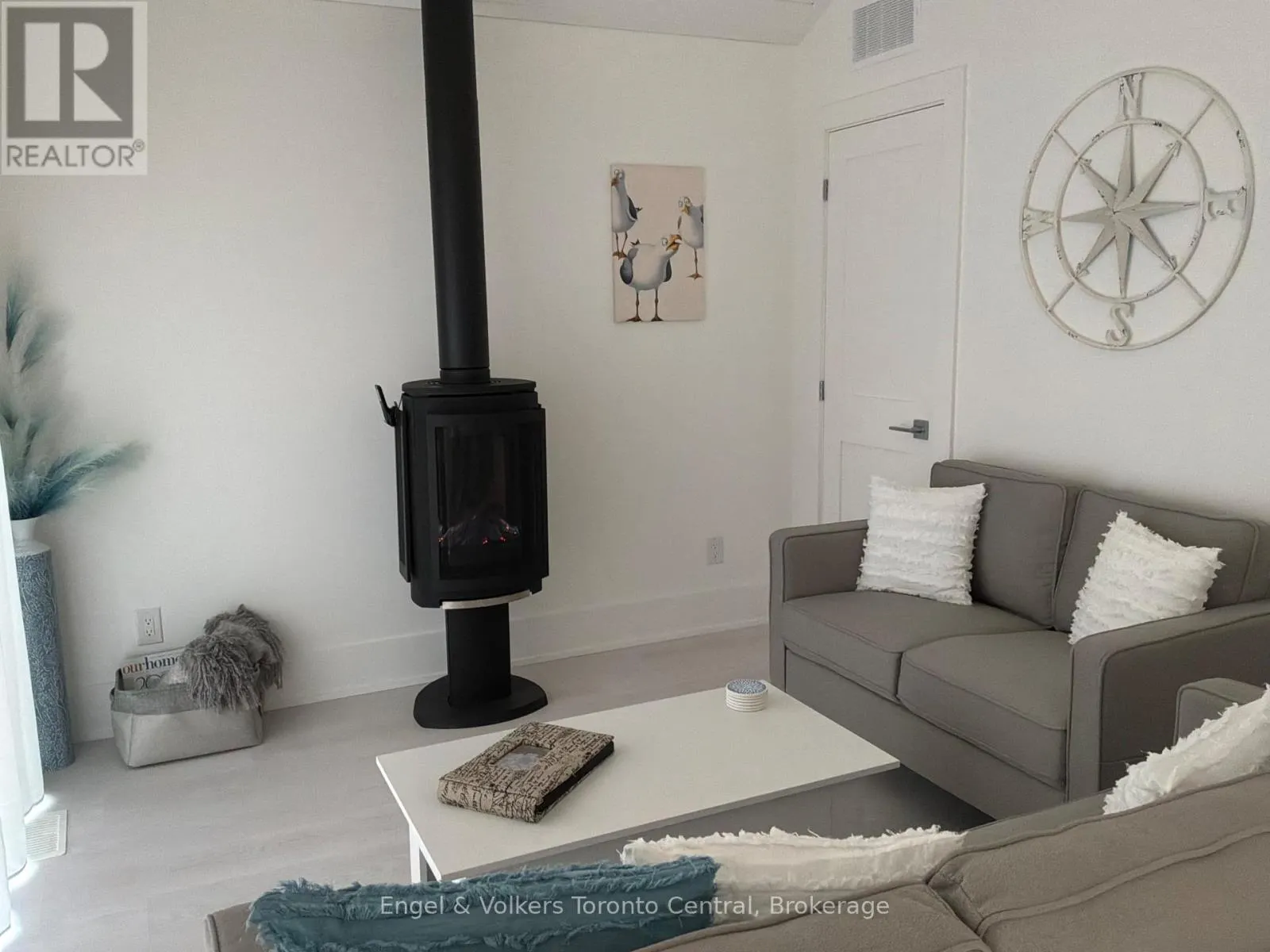 91 LAKESHORE DRIVE