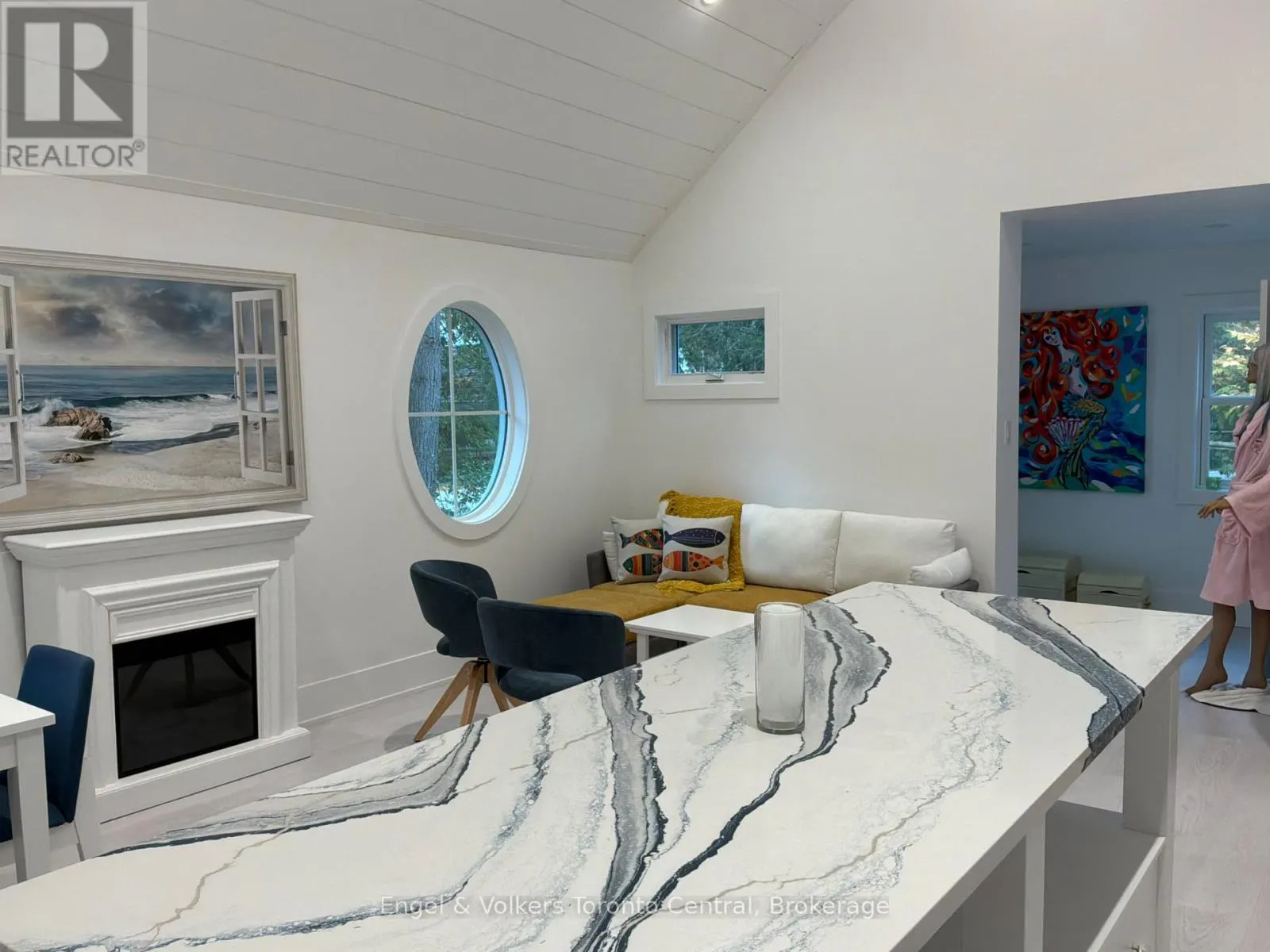 91 LAKESHORE DRIVE