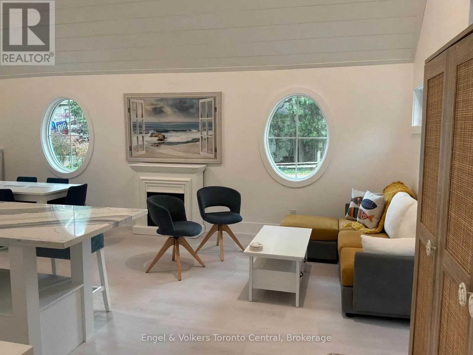 91 LAKESHORE DRIVE