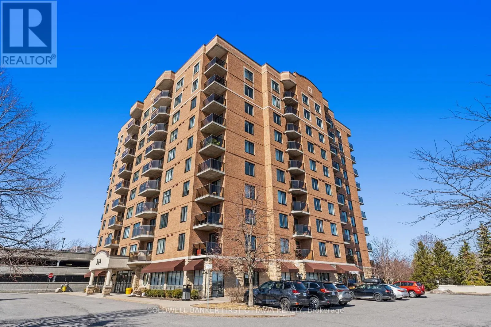 912 - 314 CENTRAL PARK DRIVE