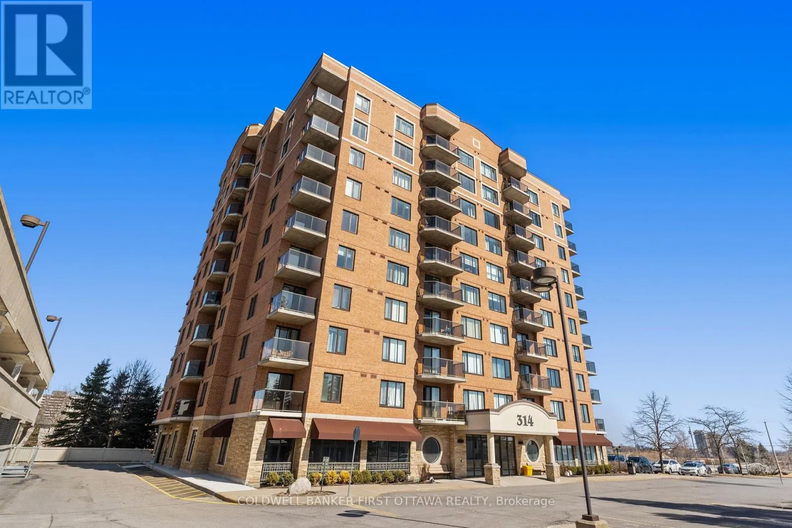 912 - 314 CENTRAL PARK DRIVE