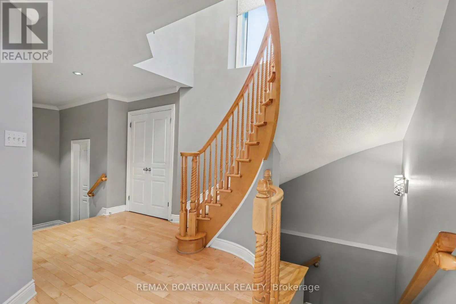 561 AQUAVIEW DRIVE
