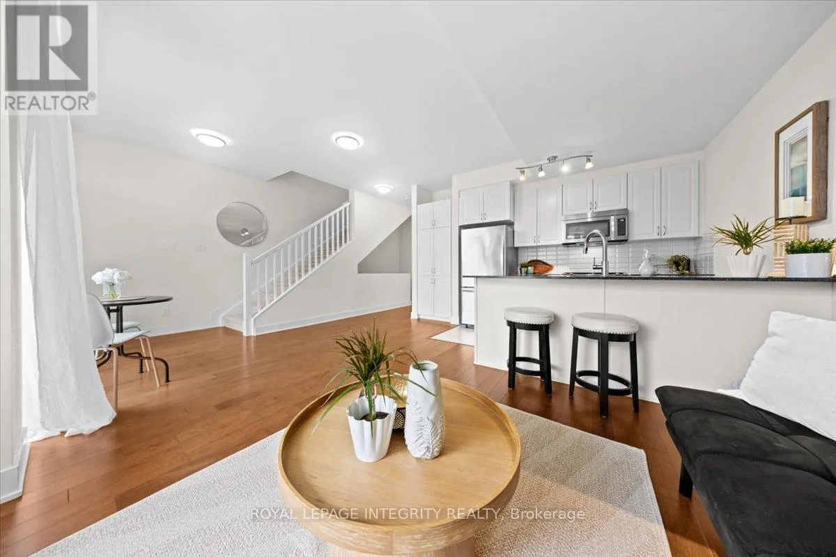 9 - 78 HOLMWOOD AVENUE