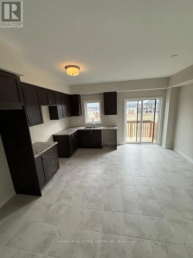 145 - 660 COLBORNE STREET W