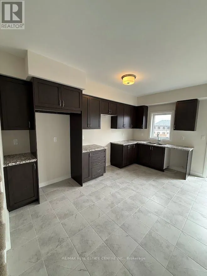 145 - 660 COLBORNE STREET W