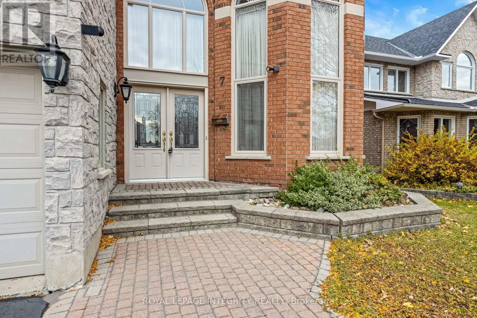 7 REUBENS COURT