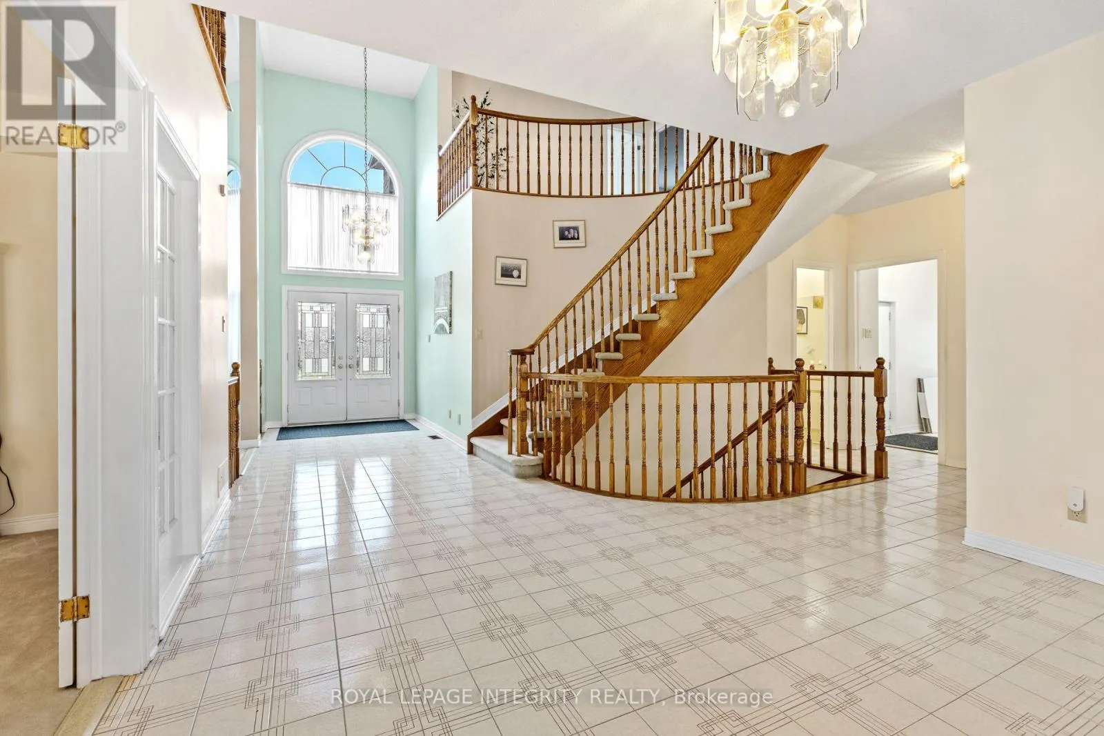 7 REUBENS COURT