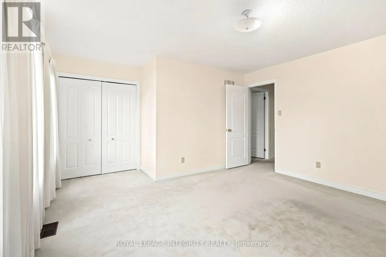 7 REUBENS COURT