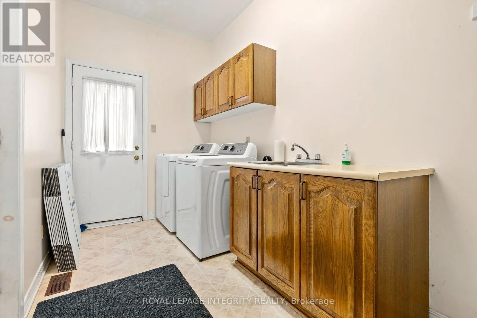 7 REUBENS COURT