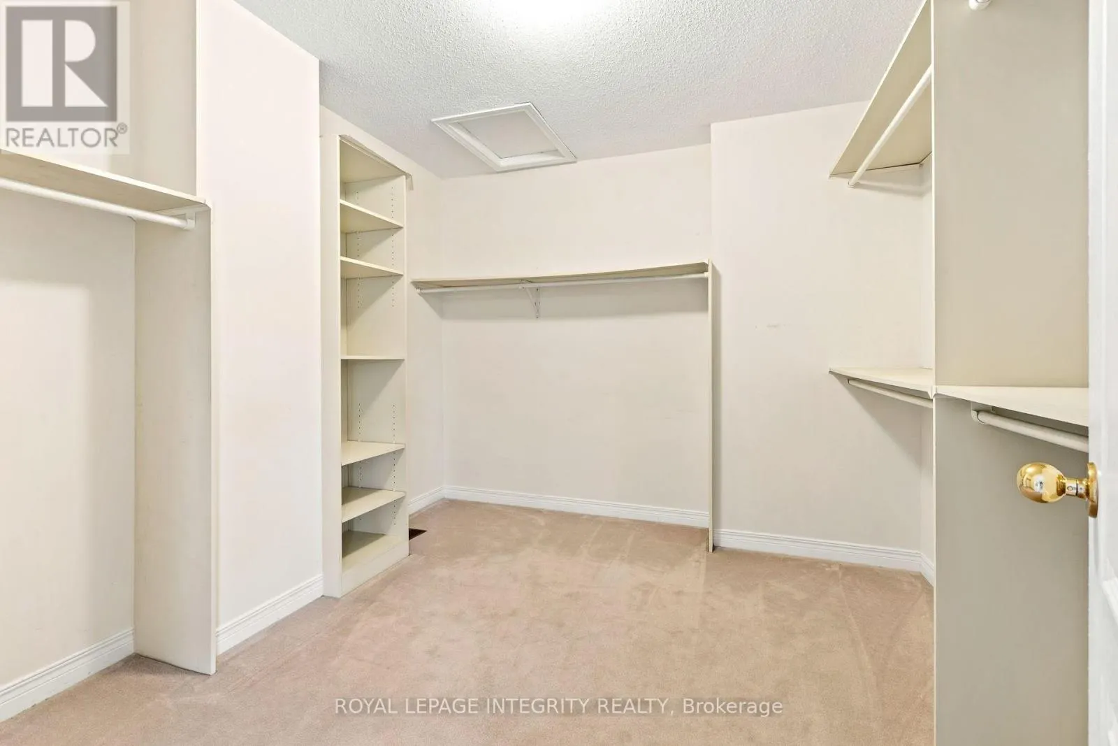 7 REUBENS COURT