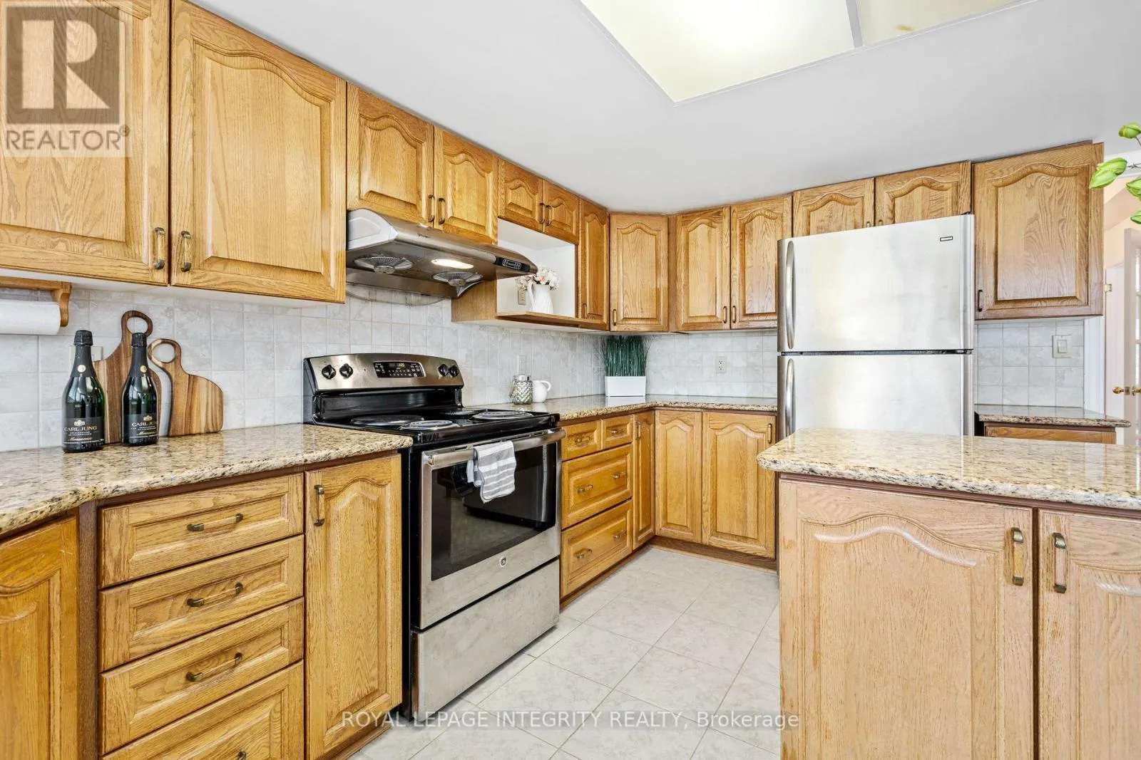 7 REUBENS COURT