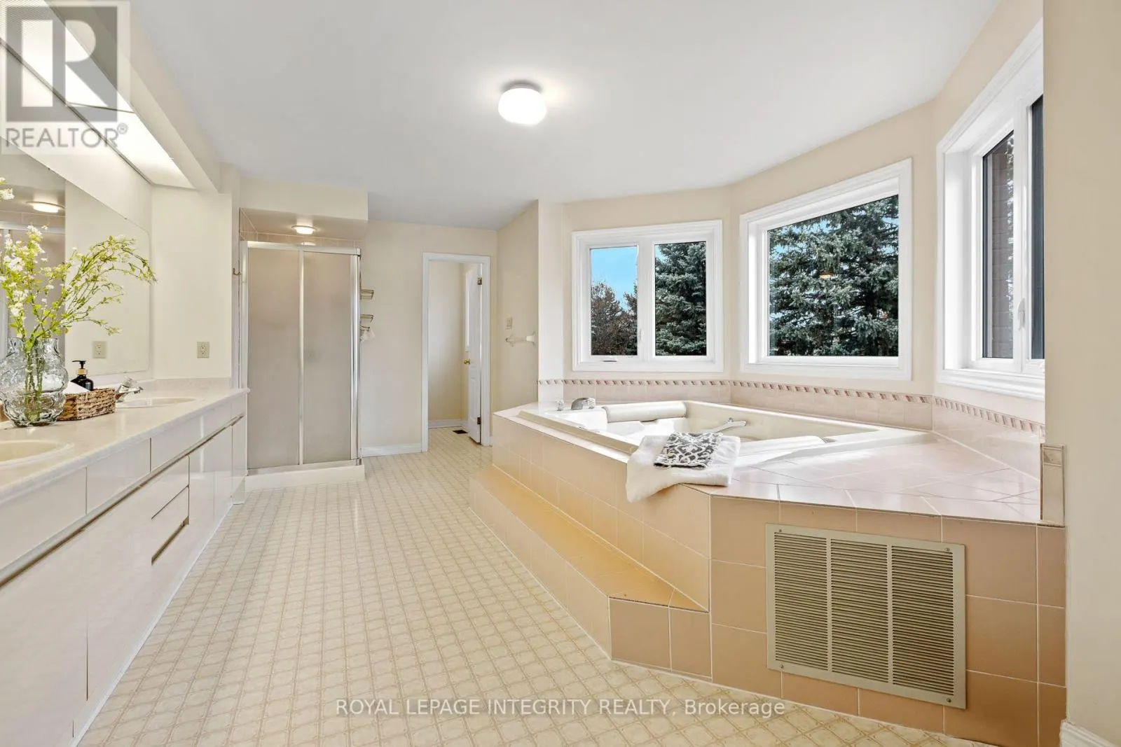 7 REUBENS COURT