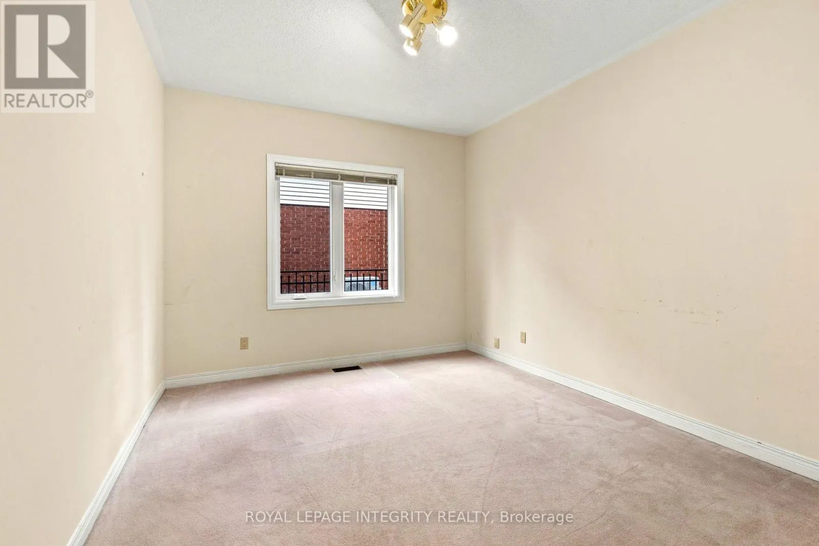 7 REUBENS COURT