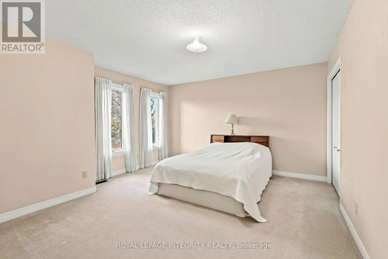 7 REUBENS COURT