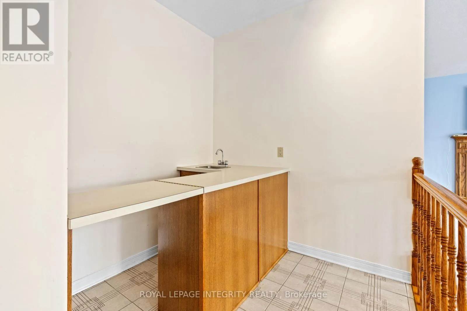 7 REUBENS COURT