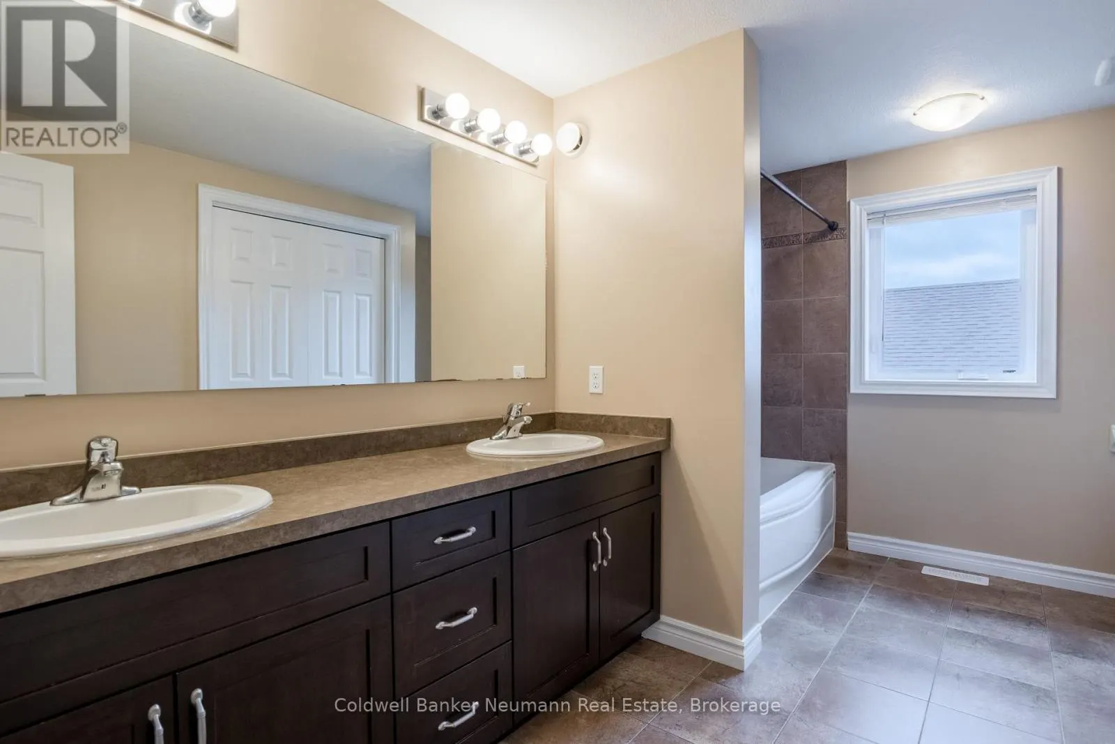 UPPER - 367 EASTVIEW ROAD #Upper