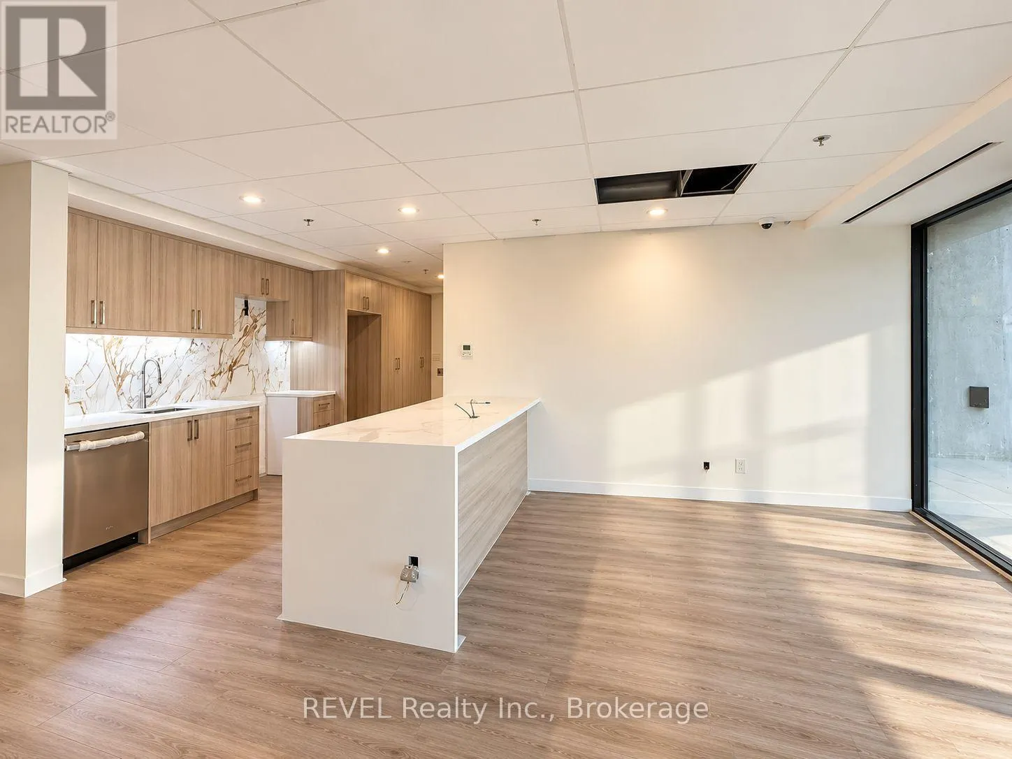 PH05 - 350 PRINCE CHARLES DRIVE #PH05