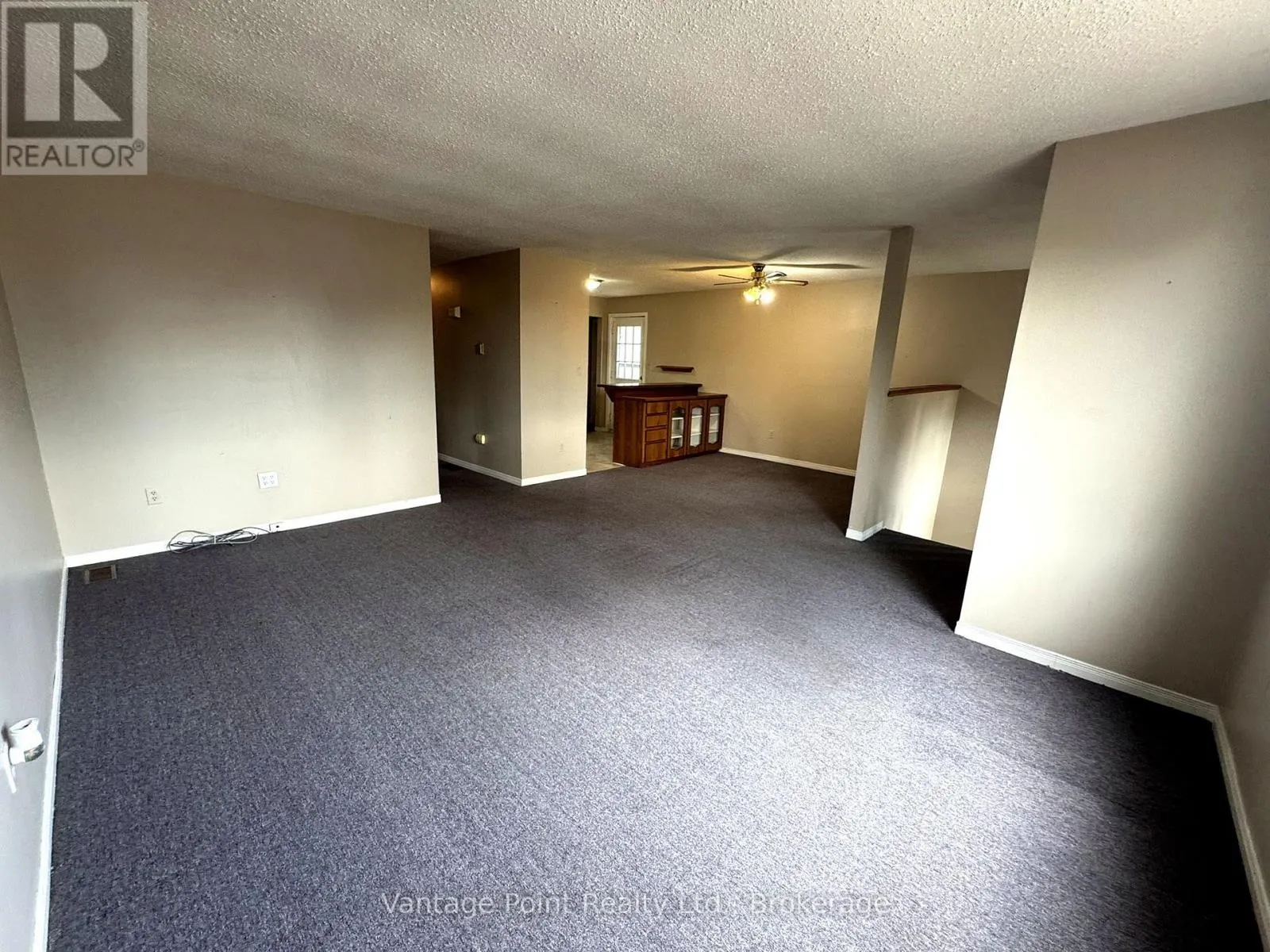 297 MAIN STREET W