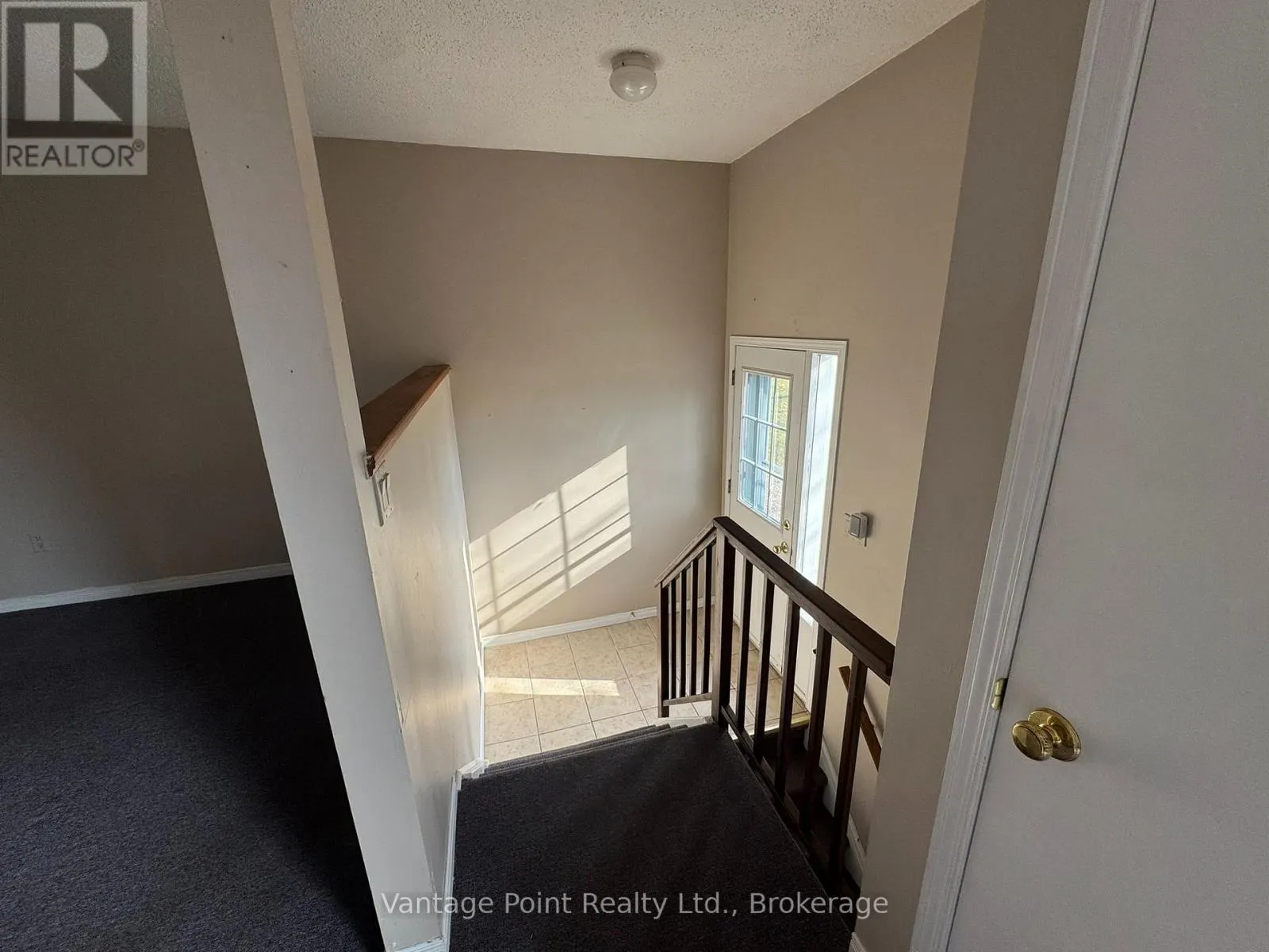 297 MAIN STREET W