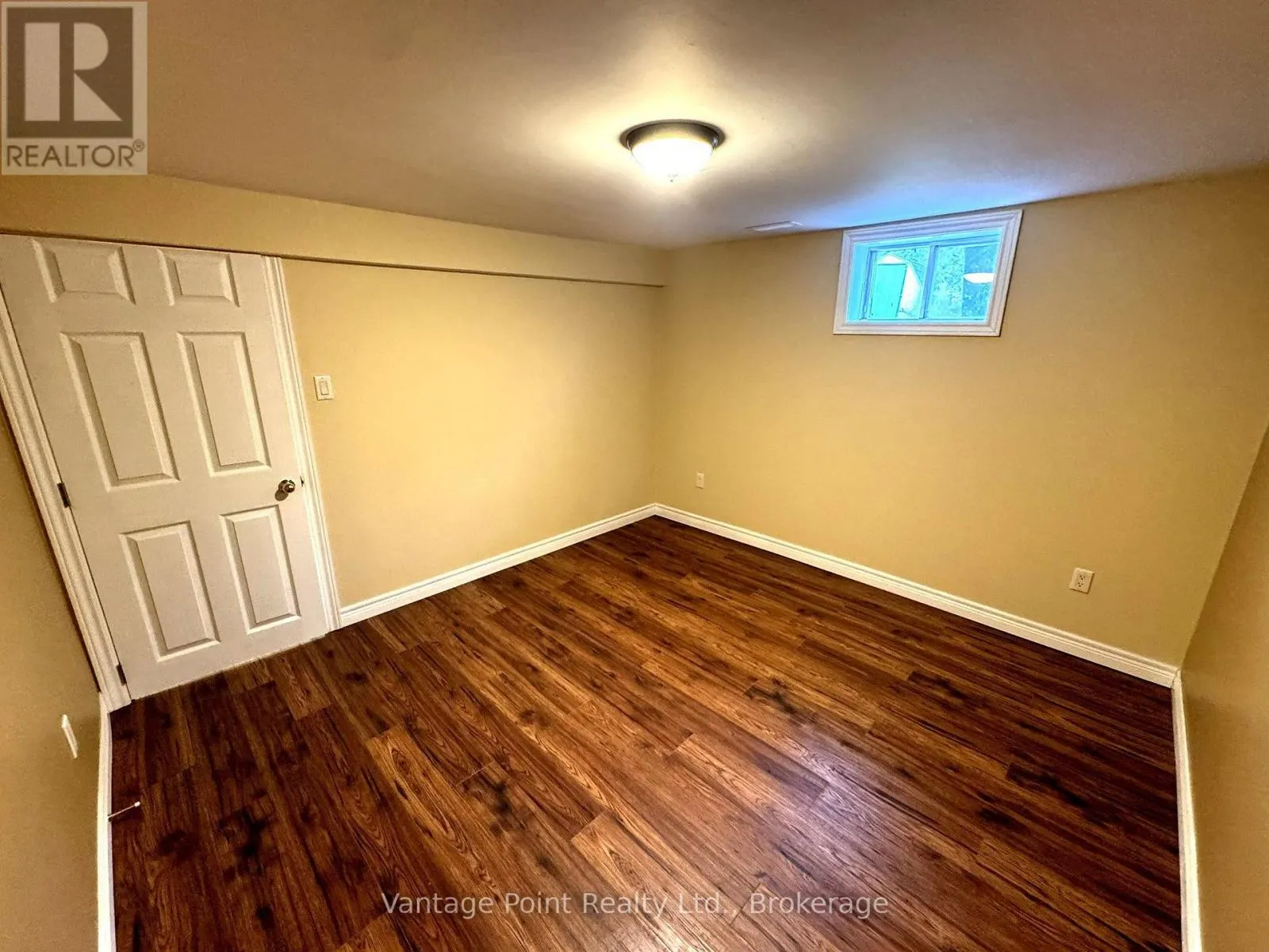 297 MAIN STREET W