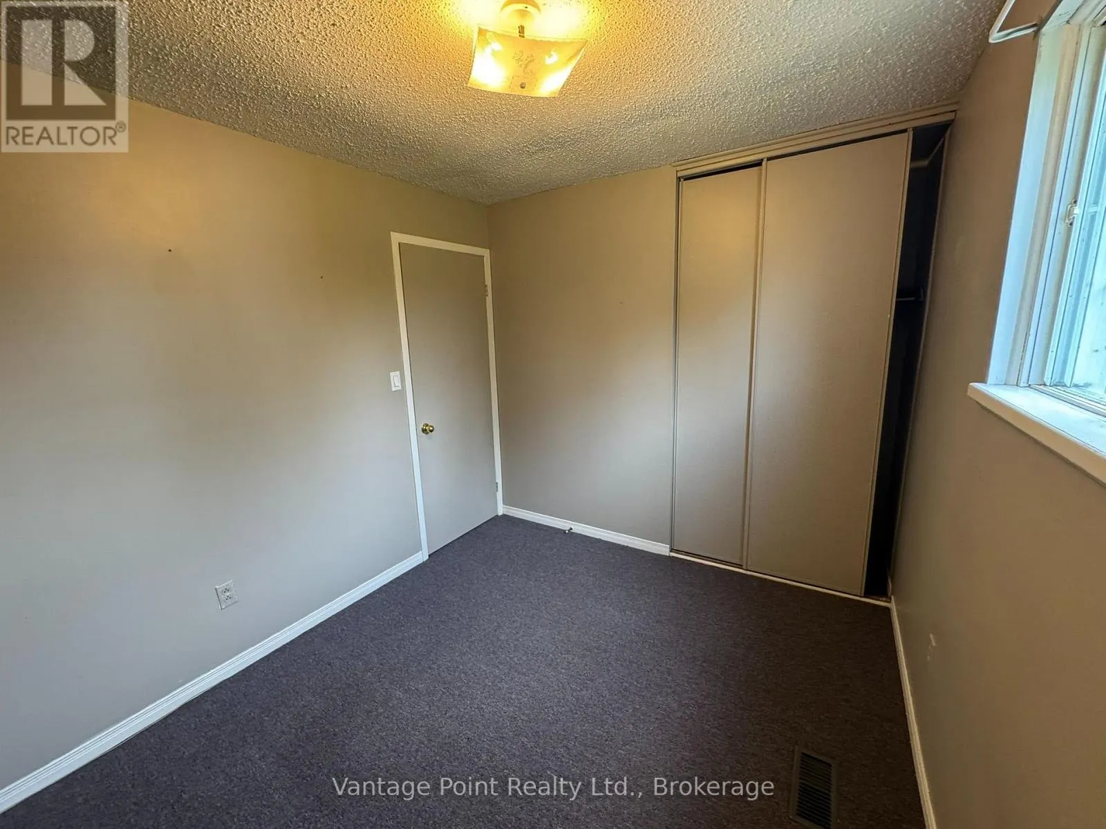 297 MAIN STREET W