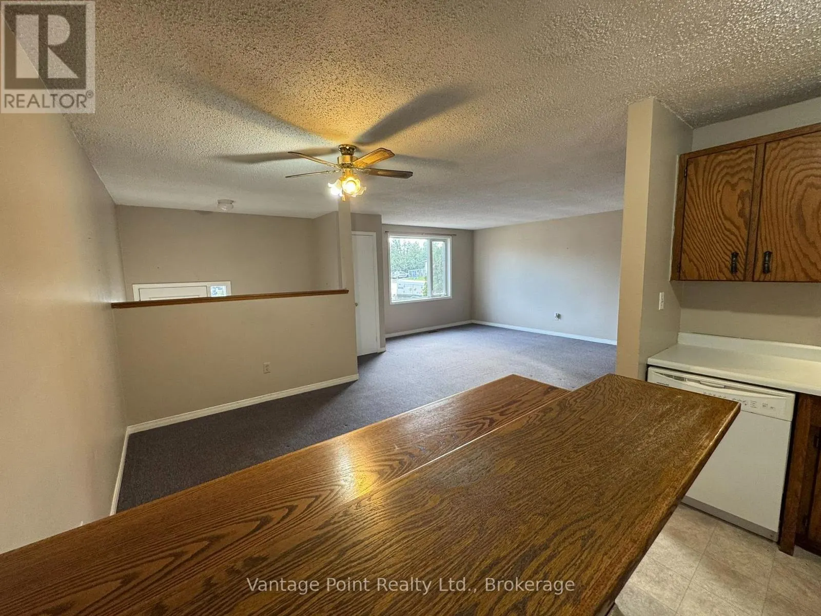297 MAIN STREET W