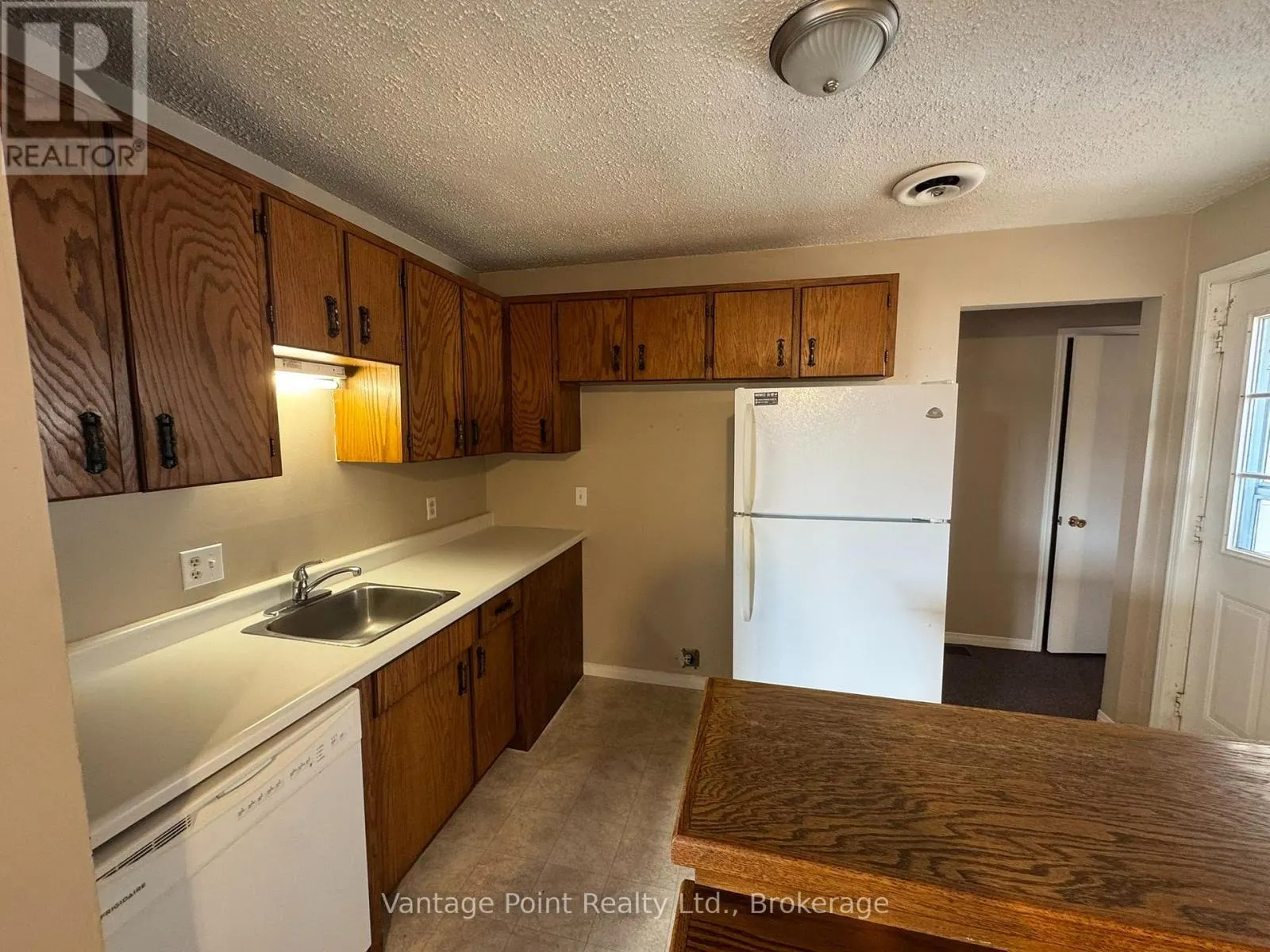 297 MAIN STREET W