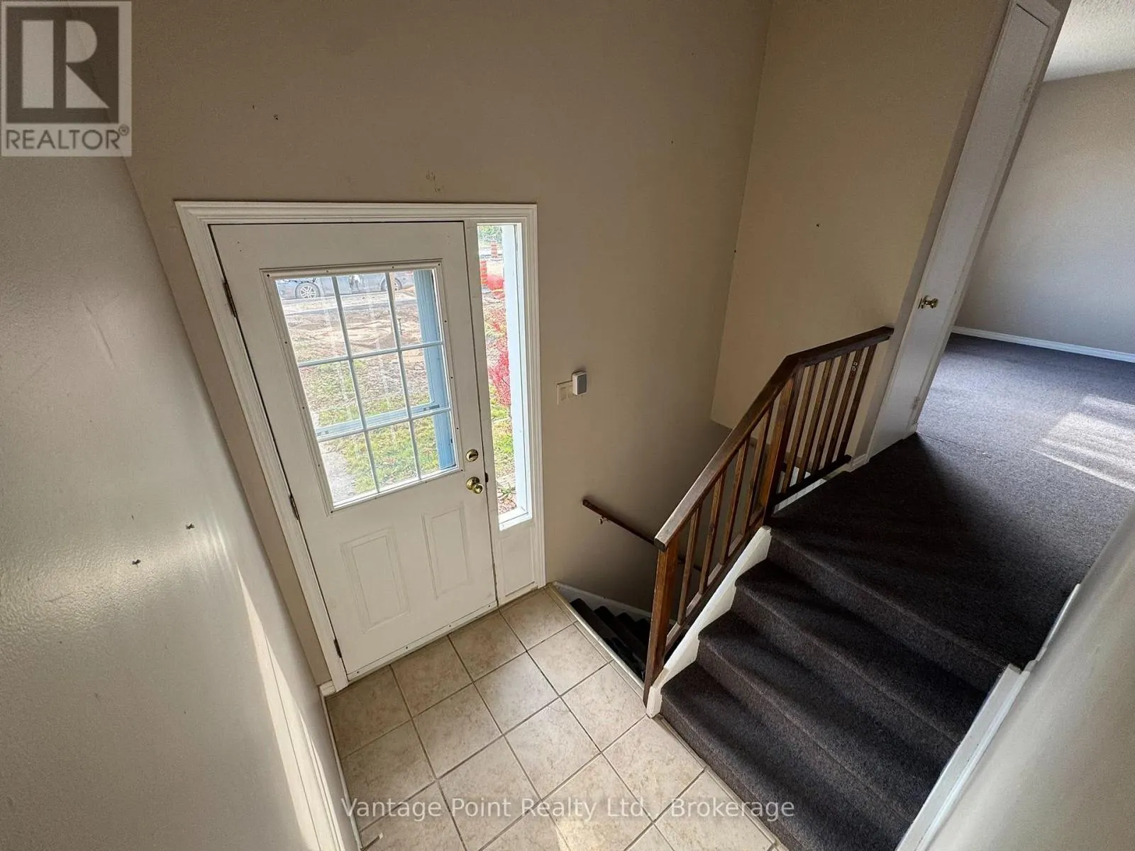 297 MAIN STREET W