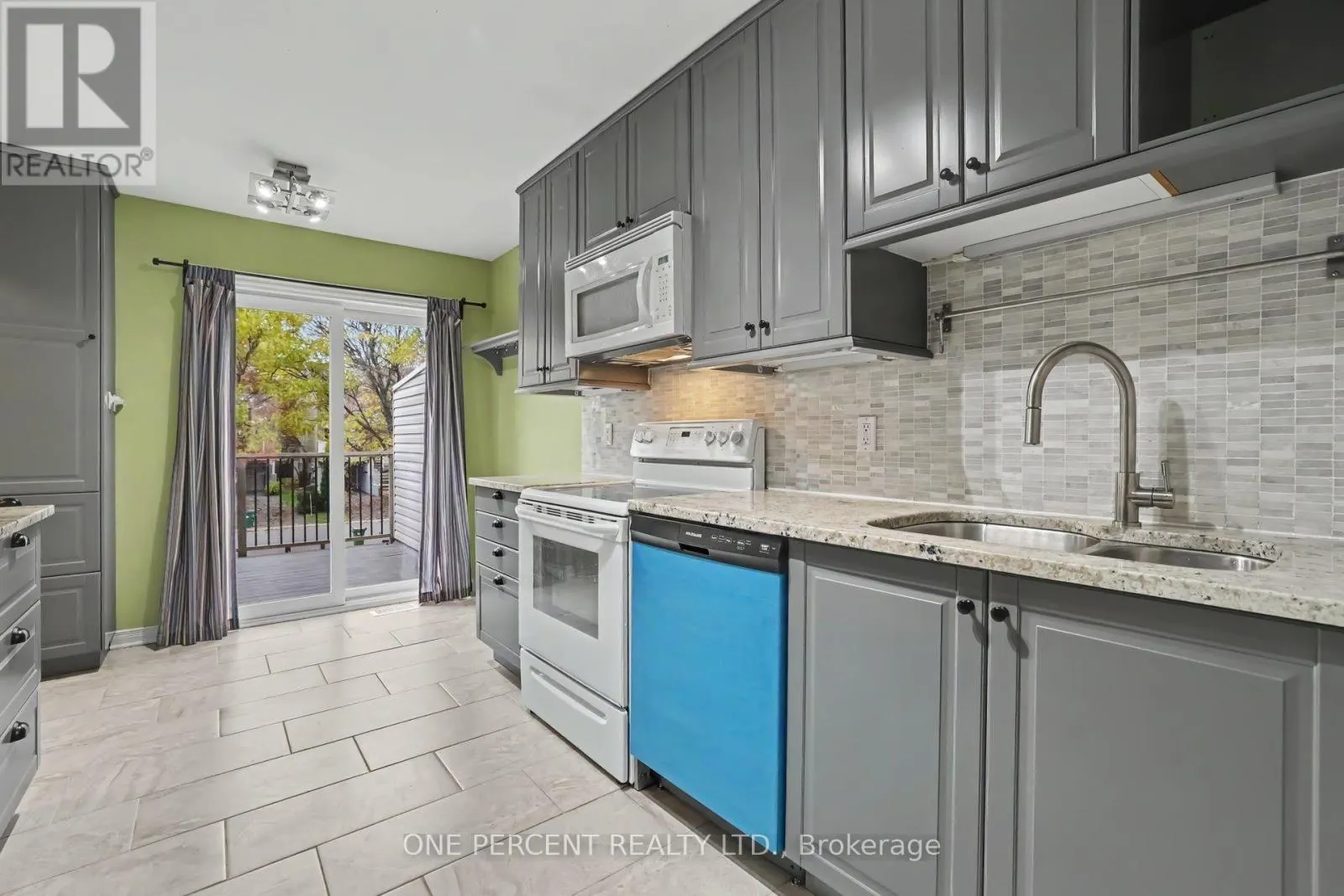 73 THORNBURY CRESCENT